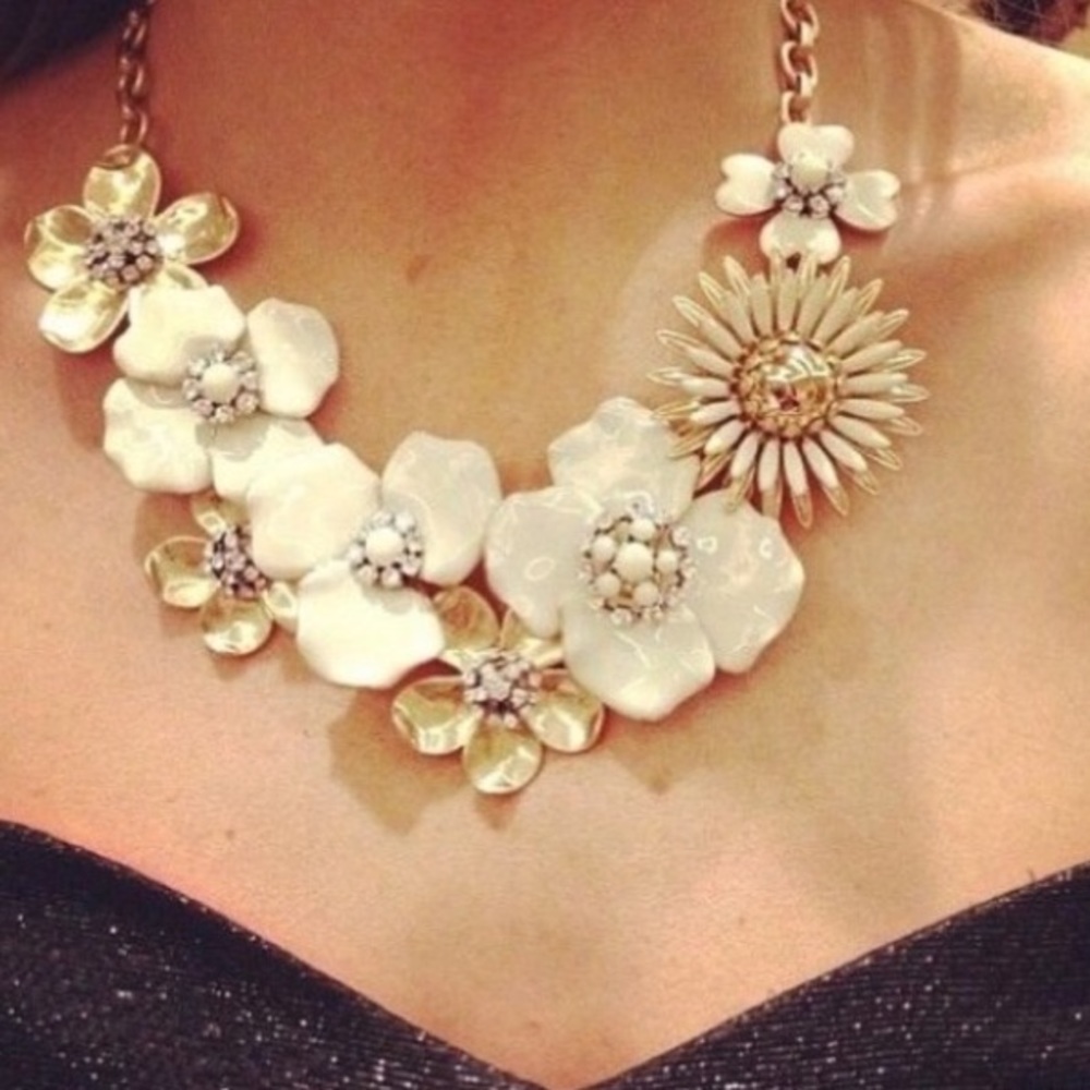 Stella & Dot | Exquisite UltraRare Hand-painted Bloom Statement Necklace - Picture 3 of 13